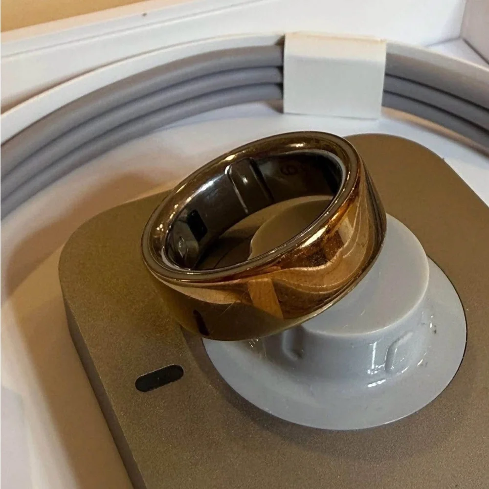Oura Ring 4 with charger Rose Gold size 9